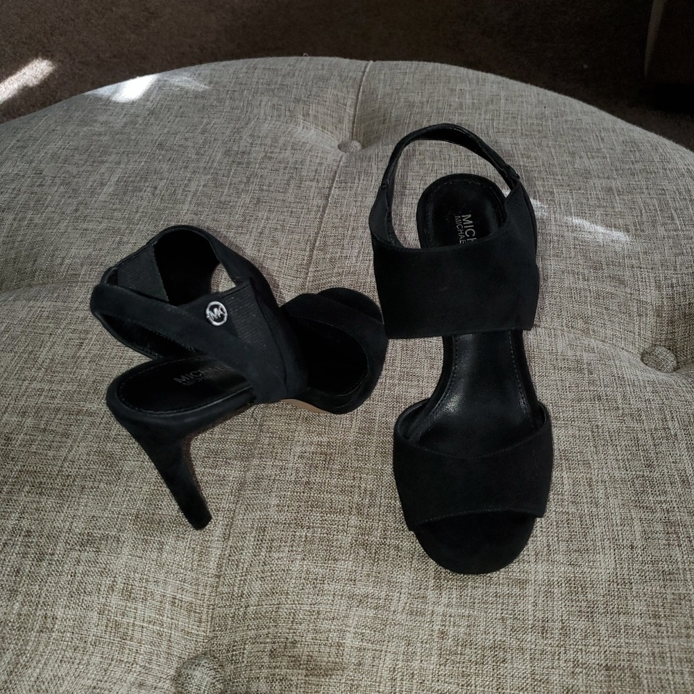 MK pumps worn once